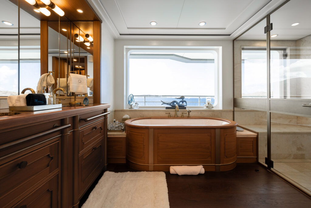 Master Cabin (4)