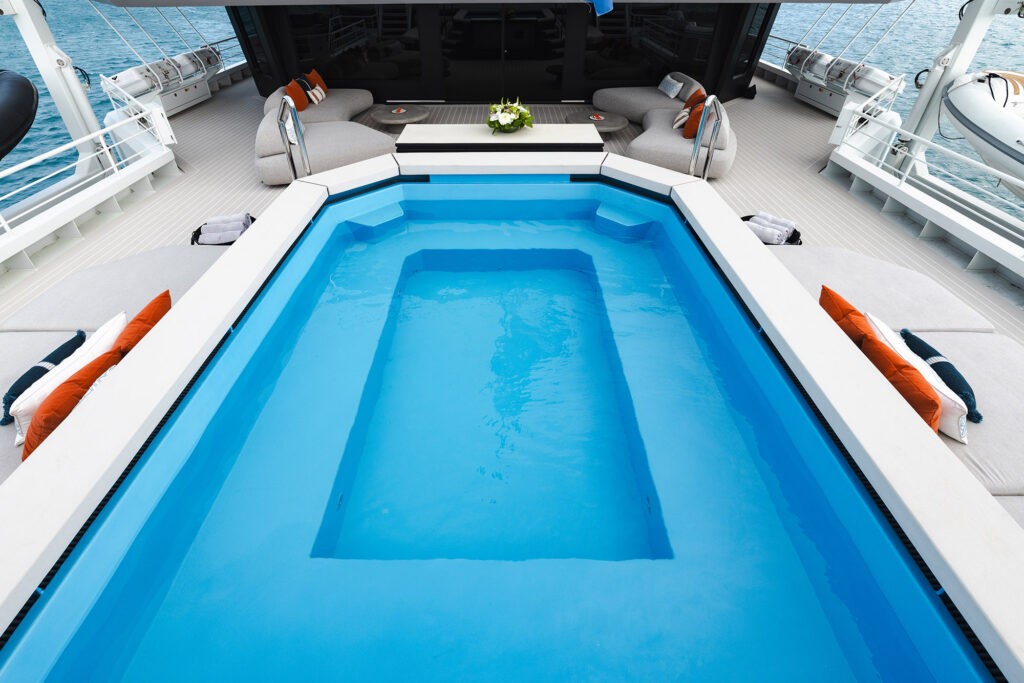 Pool (13)