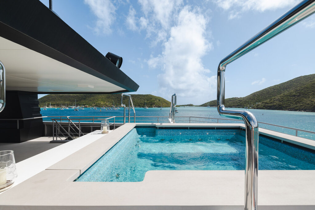 Sundeck (3)